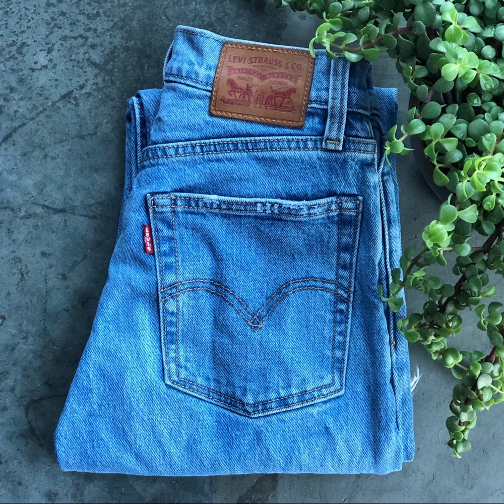 Levi’s Wedgie Fit Straight Jeans Raw Hem | 24